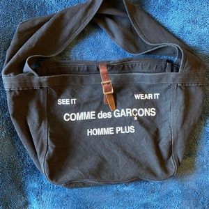 Comme Des Garcons See it Wear it Shoulder Bag